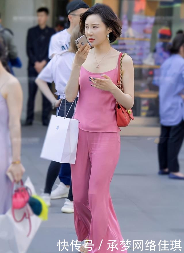 萝莉|“粉色萝莉”小姐姐,气质高雅,显白又减龄