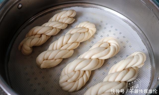 做法|奶香麻花的做法,不发面,不油炸,暄软香甜,比花卷更好吃