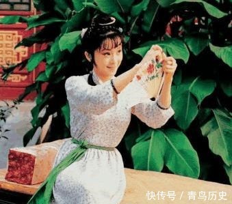 故事里|难怪只有晴雯会补雀金裘, 你看她的后台是谁!