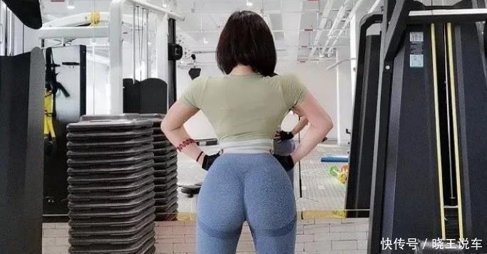 柔韧性|瑜伽健身女孩,身体柔韧性很好,腰臀比不输卡戴珊