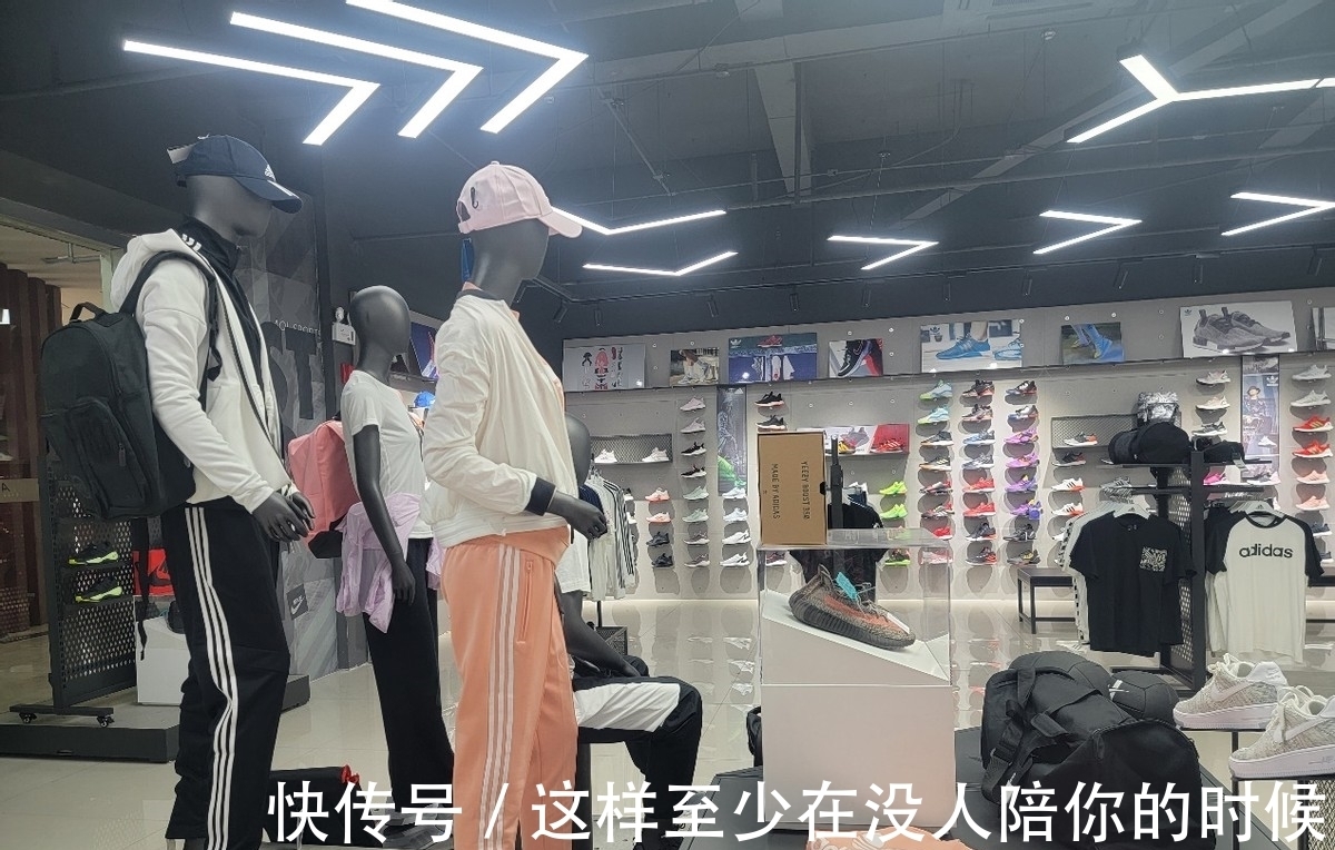 折扣|耐克阿迪达斯折扣店加盟：折扣店火爆市场的四大优势