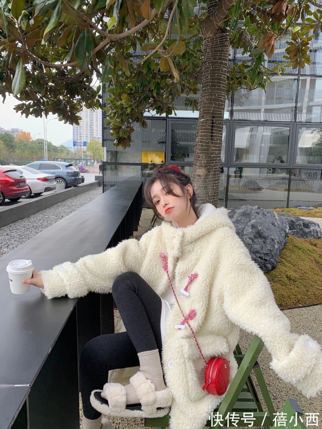 外套 给时尚做减法,这一季爱上“羊羔毛”外套穿搭,有点慵懒有点腔调