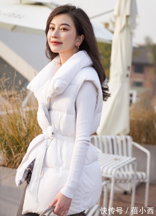 小白鞋|奔三奔四的女人别穿得太薄,试试这些羽绒服混搭,轻松美出新高度