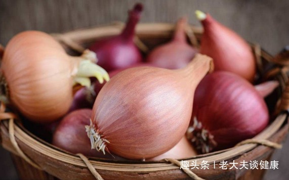 中老年人|韭菜与此物一起煮,血压降低了,便秘好了,为了健康不妨试试