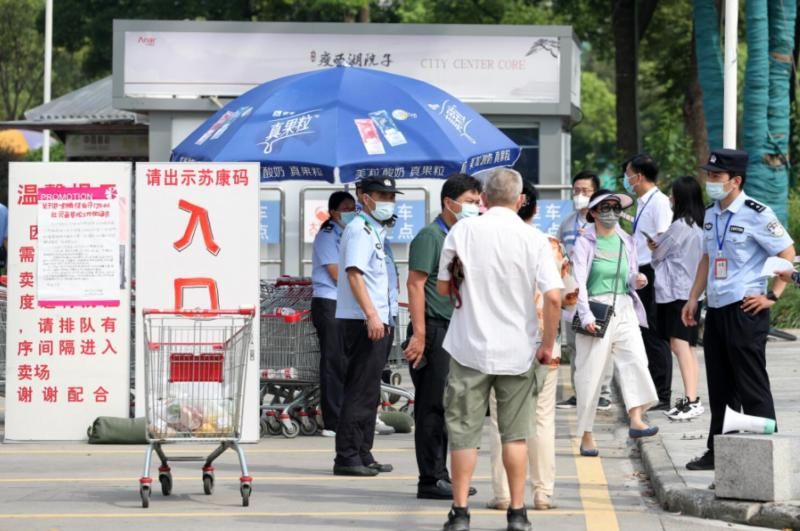 广陵区|扬州连续三天确诊病例零新增 封控小区逐渐调低管控措施