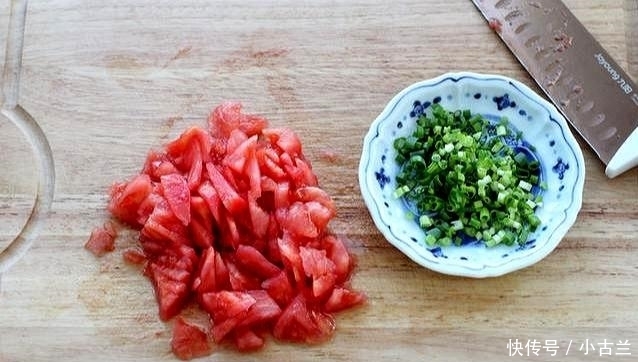 金黄|不和面不擀面的早餐饼,手快5分钟就上桌,金黄红润有食欲