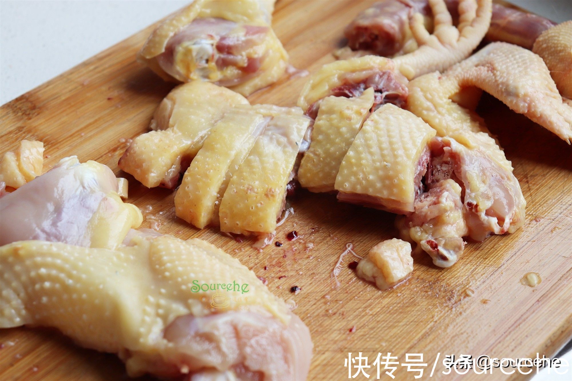 鸡肉|立冬之后，煲鸡汤多加一步，鸡汤清香，味道鲜美，暖心又暖胃