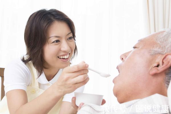 脑血管疾病|老了不想被老年痴呆纠缠,平时坚持做好8件事,老了也不用担心