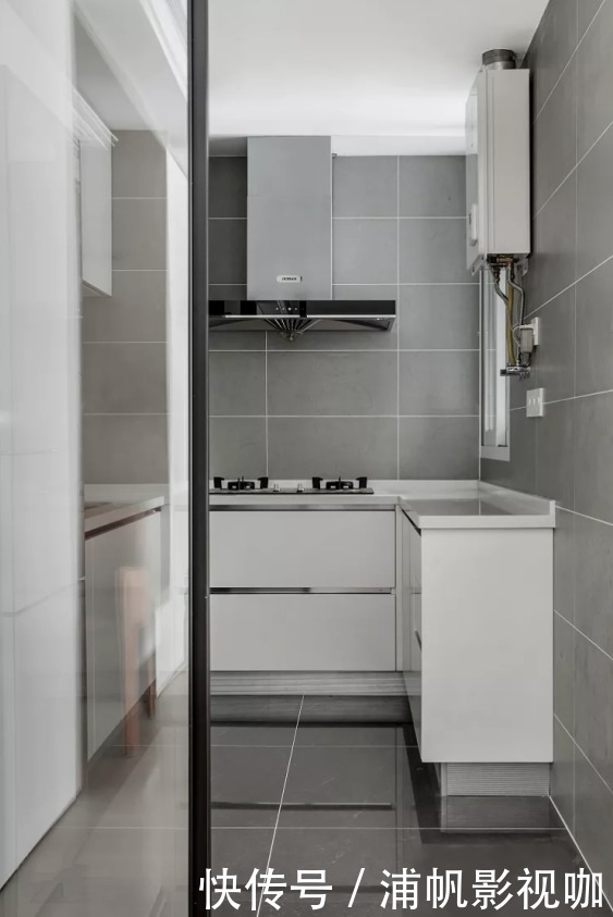 瞬间|装修时房门别装单开门了，他家这么设计，让全屋瞬间放大一倍