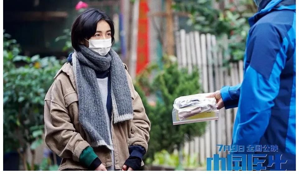 袁泉|《中国医生》首映太感人：张涵予袁泉泪洒现场！观众含泪五次鼓掌