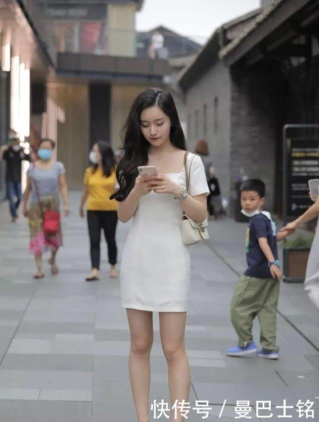 高跟鞋 “A字裙”过时了,最近流行这种穿法,你还被蒙在鼓里吗?