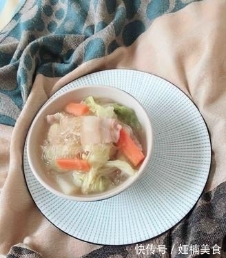 毛菜|白菜炖粉条,究竟先放粉条还是白菜?这么做简单又美味!