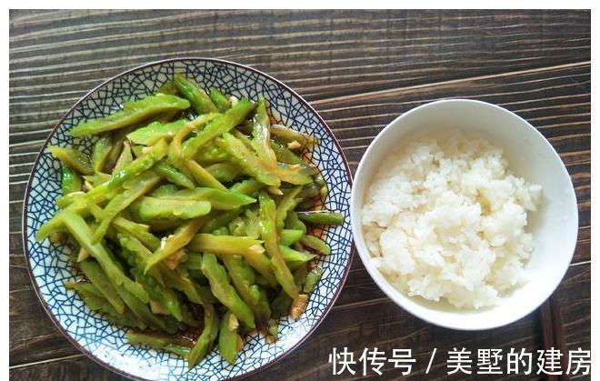 减肥期间|这女人从来不挨饿,每天吃得饱,却轻松减了40斤,网友:方法不