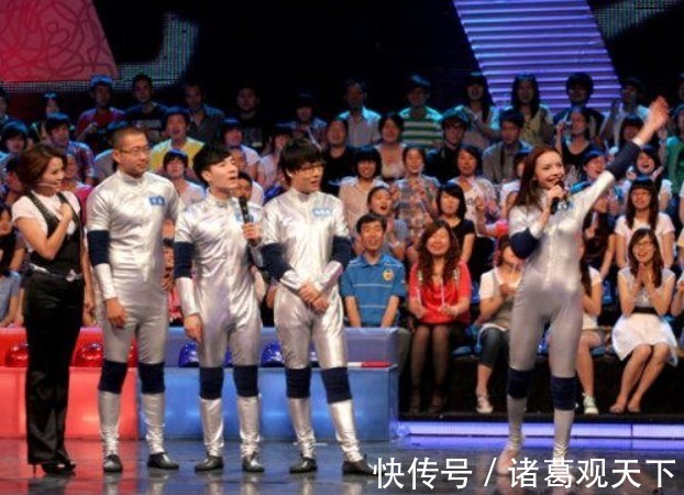 男生女生向前冲|中国“最长寿”的4大综艺,快本排名第2,第1已播出30年了