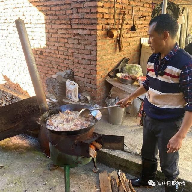  杀猪|在维西，红红火火的杀猪饭开始了！