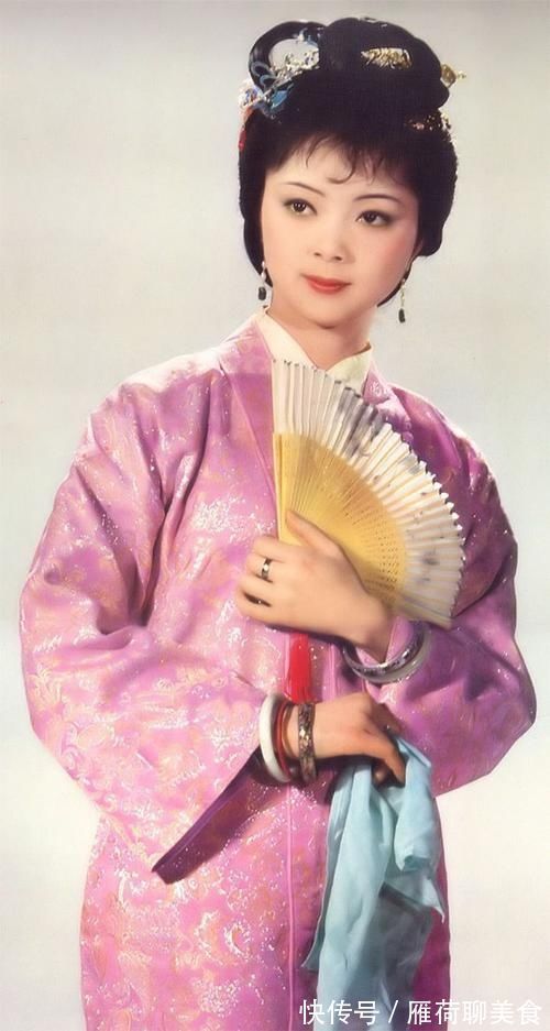 宝钗@红楼梦林黛玉是林姑娘,为何薛宝钗不是薛姑娘而是宝姑娘暗示其前世今生