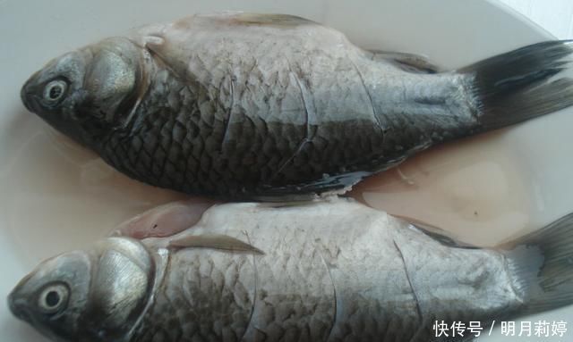 鲫鱼我只服这样做,稍微腌制风干,做好一次可以吃上半年