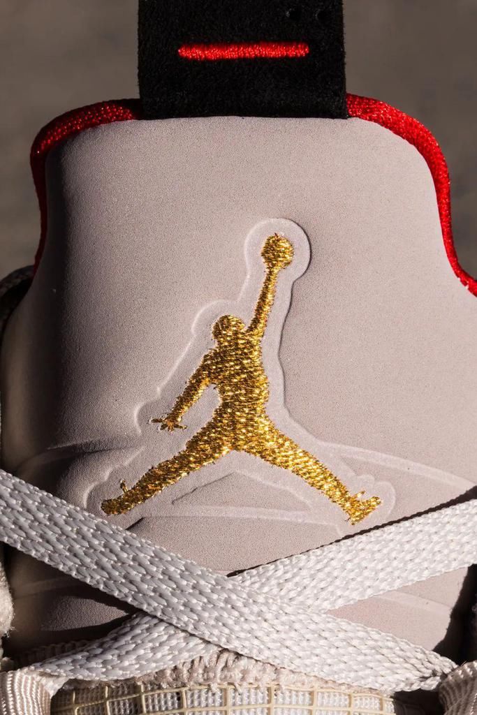 永远滴神！兵马俑 AJ 套装上脚太帅了！冠希刚晒出隐藏玩法！