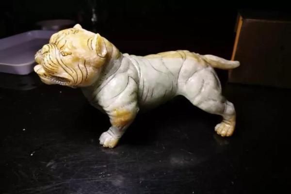 恶霸犬#厉害了我的哥,即将丢弃的翡翠,竟然雕出一支恶霸犬