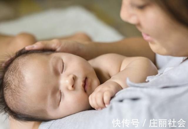 睡眠质量|三类错误睡姿影响宝宝生长发育,重则脊柱受损害,越早调整越好