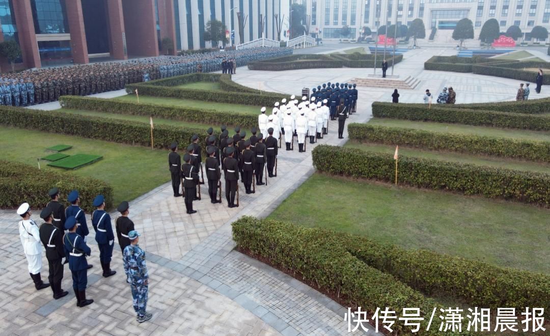 宣传周@宪法宣传周：长沙航院在航空馆学习宪法