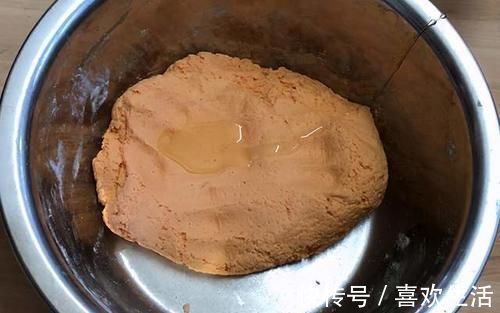 胡萝卜的创新吃法,香甜美味,软糯解馋,再挑食的孩子都爱吃
