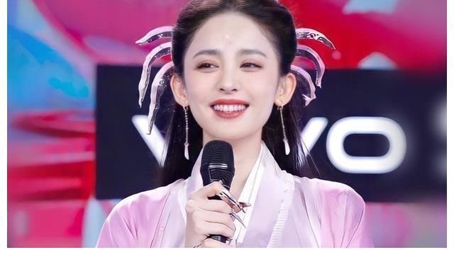 快本|继谢娜张雨绮后，又一女星成《快本》常驻主持，一来就是八期！