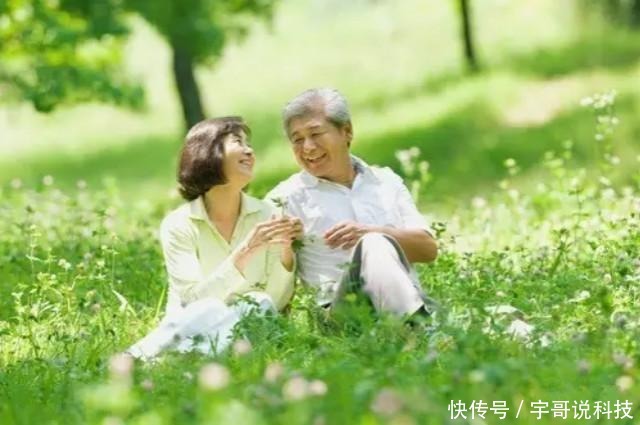 104岁老人揭晓长寿秘诀:既吸烟又喝酒,却唯独不“碰”这件事!