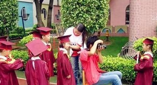 摄影|孩子生病错过毕业照，宝妈让老师集体重新照被拒，宝爸做法霸气了