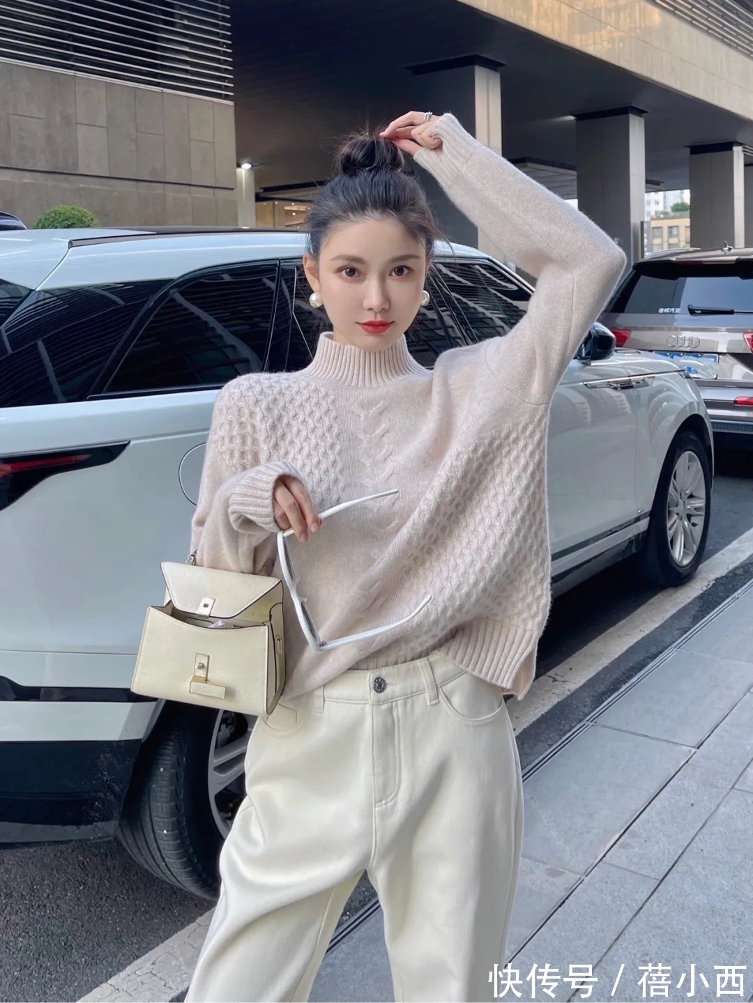 保暖|秋天怎样穿才保暖又时髦?搭配公式“毛衣+牛仔裤”,简约又高级