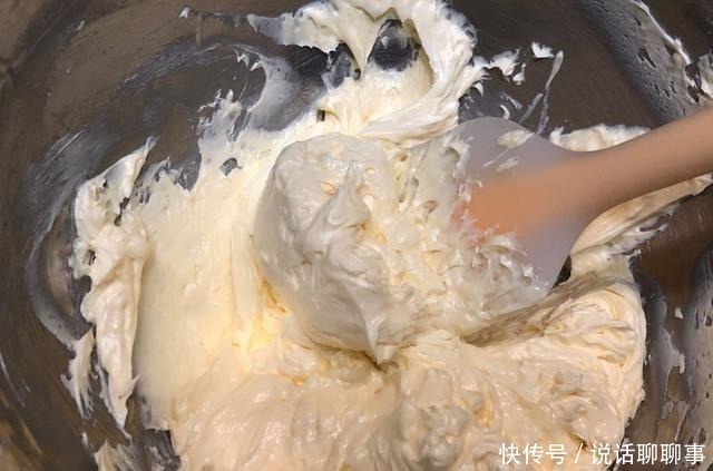 烤箱|家有烤箱,试试这蛋糕做法,松软香甜,比例特好记,新手一学就会