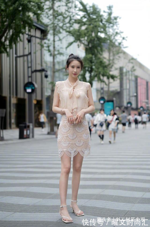 咖喱色 气质感怎么穿出来,黑色露肩礼服,气质瞬间强大