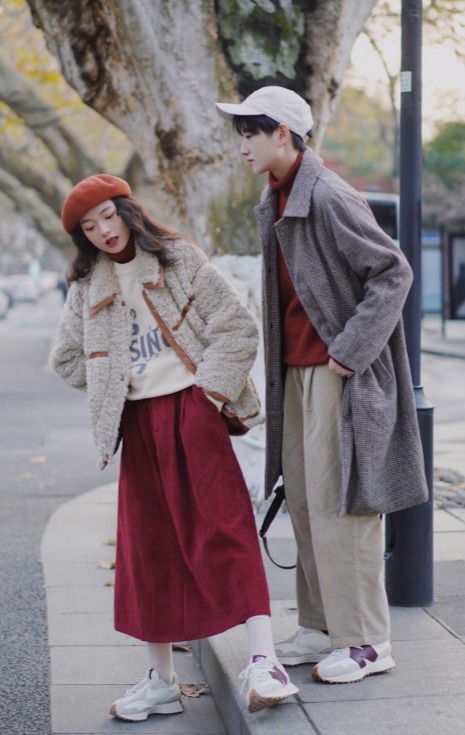 半身裙|冬天穿衣没思路?看看这5组情侣默契穿搭,高阶秀恩爱