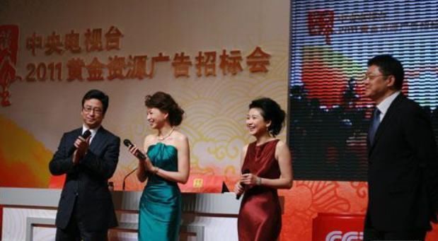 央视|央视综艺主持人发展方向出现分叉口,董卿是代表,另一代表被遗忘