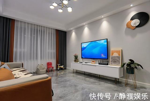 床头|越来越流行不做电视墙，学她家装修，入住三个月生活幸福美满