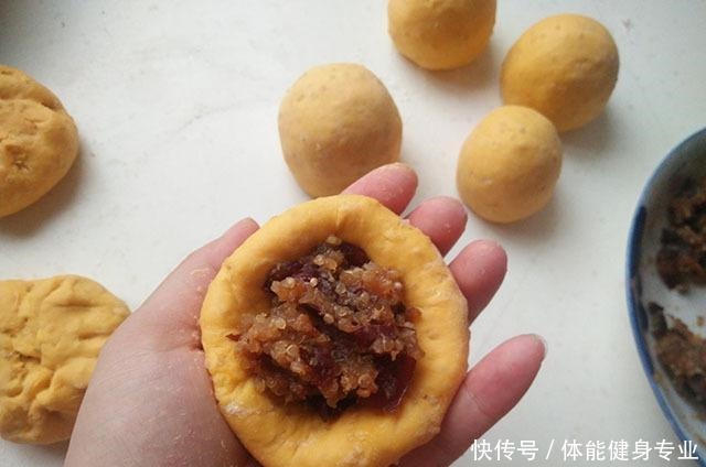 入秋蒸包子,我迷上这馅料,无需加糖自带香甜,比豆沙包好吃