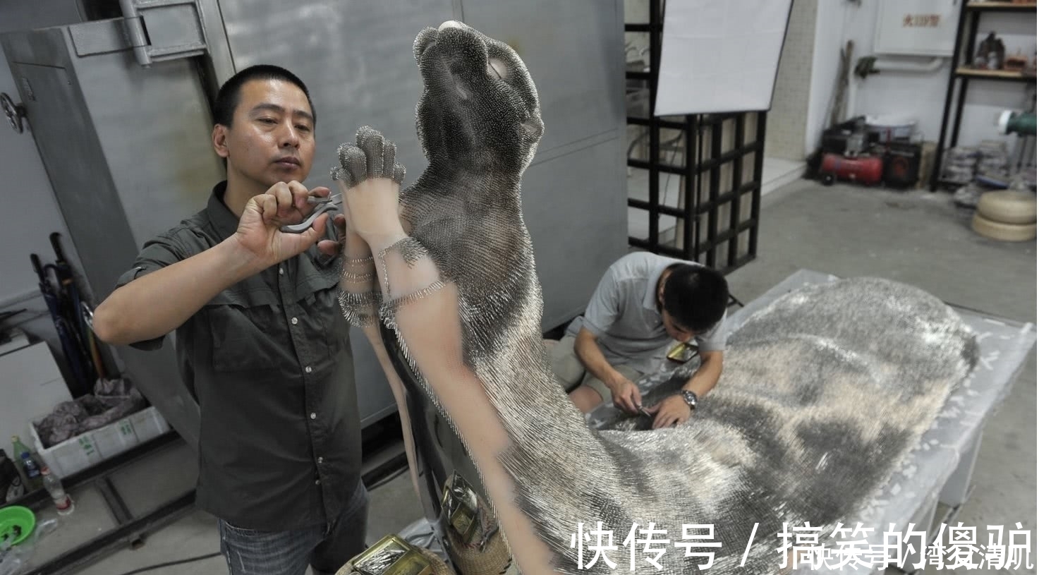 奇闻|奇闻：老师用一千万根缝衣针创作，成品活灵活现，展出时让人感动