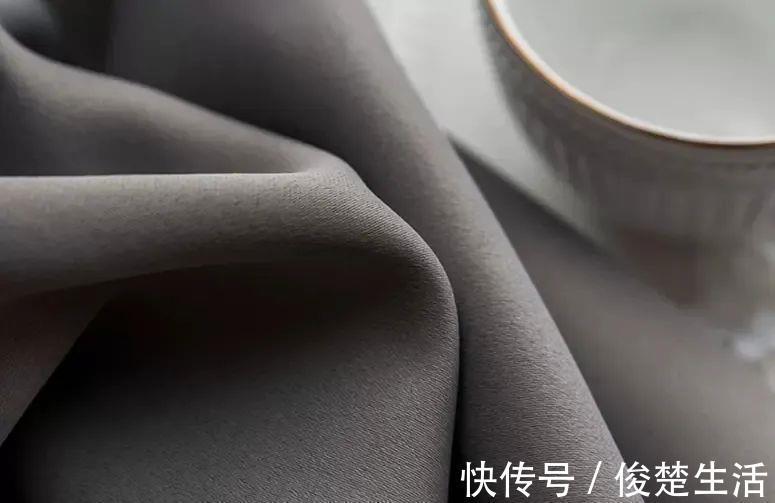 墙面|窗帘装明轨还是暗轨好？亲身体验告诉你，别被窗帘老板忽悠了！