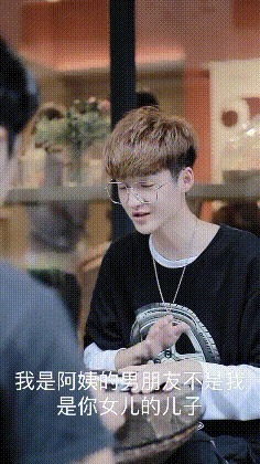 小姐姐 小姑娘这是专门给你量身定做的旗袍吧,看起来果然合适,哈哈!