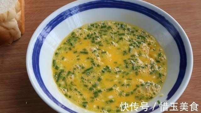 5分钟快手早餐,营养又好吃,一卷一煎就搞定,孩子隔天就要吃!