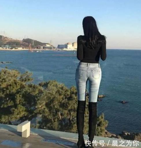 t恤 -个性穿搭的牛仔裤美女,具有摩登质感,回头率特别高!