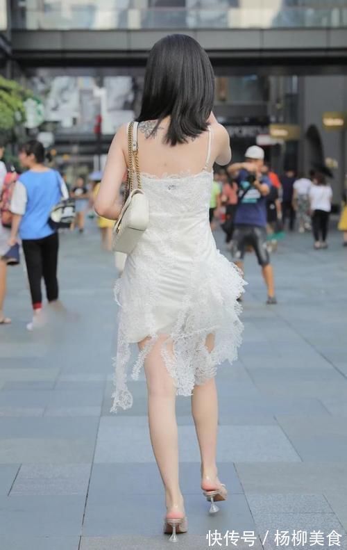 时尚|米莉说时尚：高质量的素雅白裙，有着好看的镂空设计