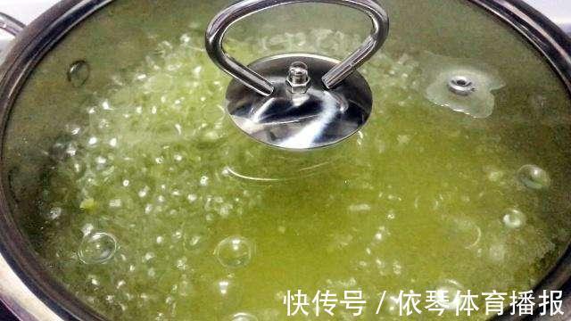 用绿豆煮出来的粥，为什么是“红色”的？教你煮出一碗清澈绿豆汤