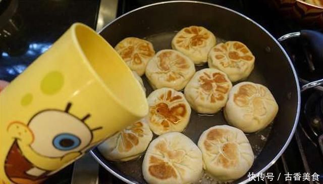 在家这么做韭菜水煎包,酥脆松软,营养无添加,上桌家人抢着吃