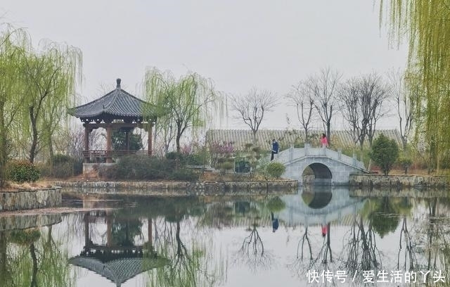 河南这个环境秀美的县城公园，吸引了不少游客的慕名而来
