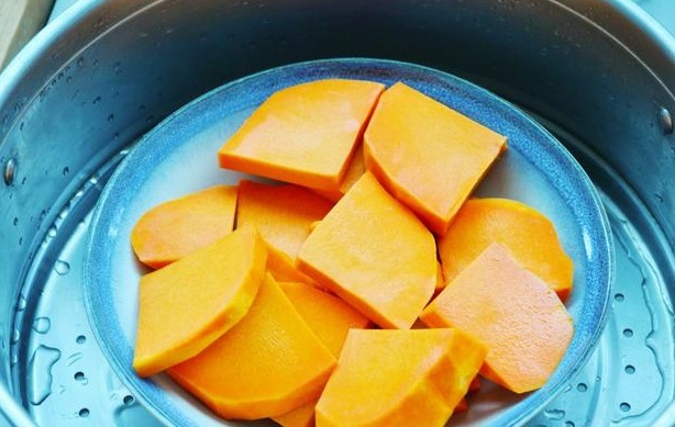 8月,南瓜这样做比煮粥好喝,我家隔两天做一次,太香了吧