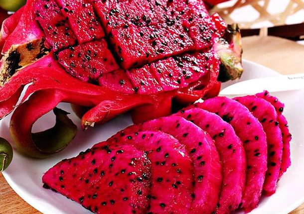 花青素|女性40岁后,多吃4种“排毒果”,排出毒素,净化血液,滋养子宫