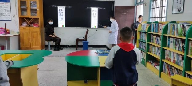 医务人员|桃源小学开展学生健康体检活动