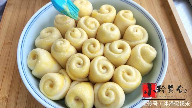柔软|教你面包新做法,不用烤箱不用电饭煲,香甜柔软还拉丝,香极了