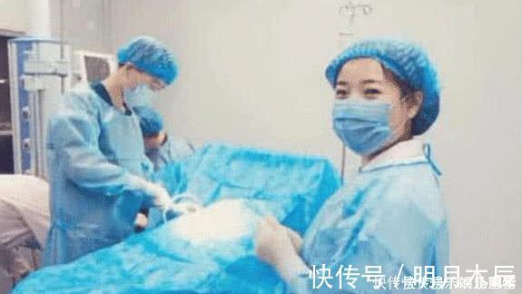 天生|“天生熊孩子”火遍全网,刚出生就“手欠”,美女护士哭笑不得